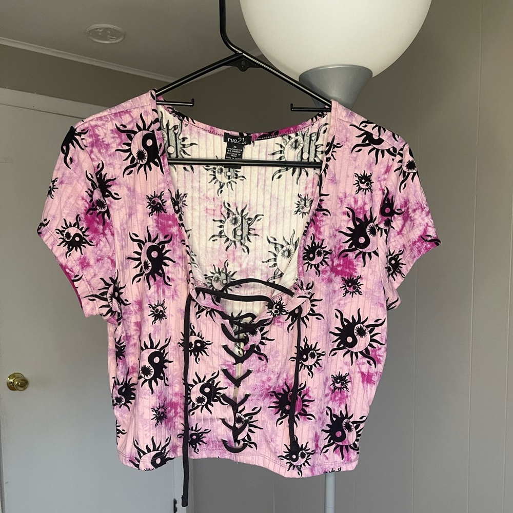 ⭐️RUE21⭐️ FRONT TIE CROP